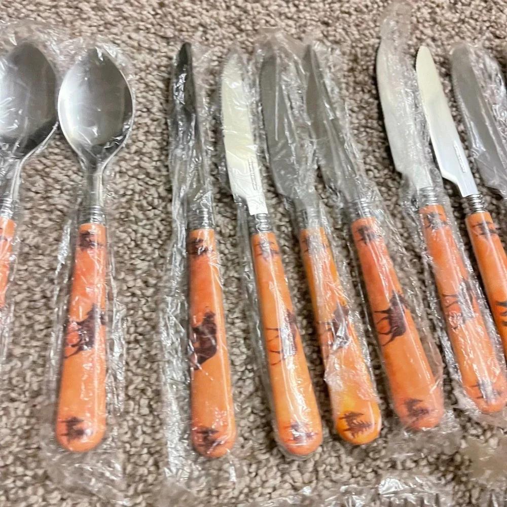32 Tienshan BEAR MOOSE COUNTRY Stainless Silverware Flatware Folk 8 pc setting